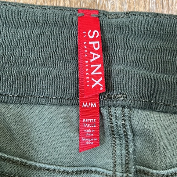 Spanx Stretch Twill Ankle Cargo Jogger Pants Soft Sage Women's Sz Medium P EUC - Picture 9 of 14